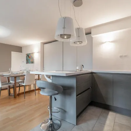 The Rent - Modern Three-bedroom With Terrace In Cenisio District * Milano