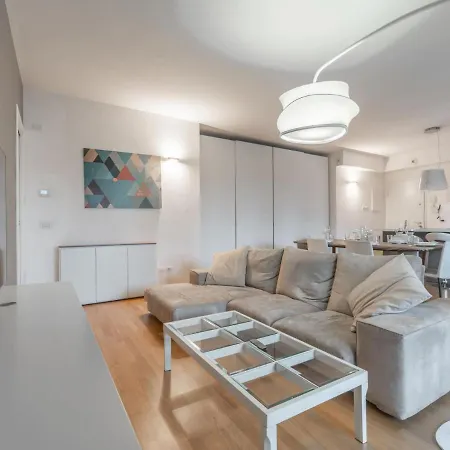 The Rent - Modern Three-bedroom With Terrace In Cenisio District Lejlighed