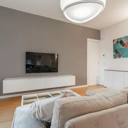 The Rent - Modern Three-bedroom With Terrace In Cenisio District Lejlighed