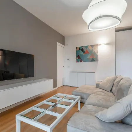 The Rent - Modern Three-bedroom With Terrace In Cenisio District Lejlighed