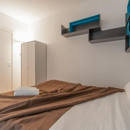 The Rent - Modern Three-bedroom With Terrace In Cenisio District Lejlighed