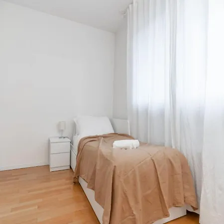 Lejlighed The Rent - Modern Three-bedroom With Terrace In Cenisio District