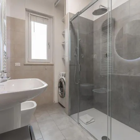 The Rent - Modern Three-bedroom With Terrace In Cenisio District Milano