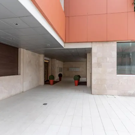 The Rent - Modern Three-bedroom With Terrace In Cenisio District *