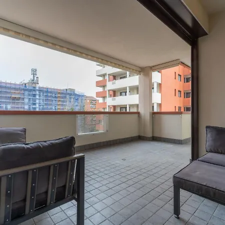 Lejlighed The Rent - Modern Three-bedroom With Terrace In Cenisio District Milano